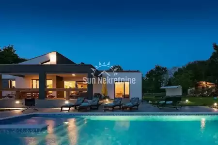 ALBONA, ISTRIA, MODERNA VILLA SOLA CON GIARDINO 10.000 M2