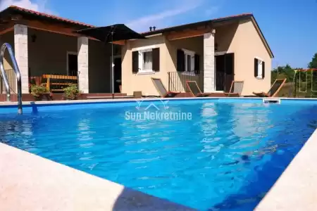 LABIN, ISTRIA, BELLA CASA FAMIGLIARE CON PISCINA