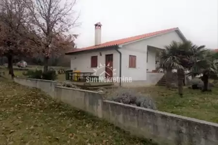 LABIN, ISTRA, OBITELJSKA KUĆA U OKOLICI GRADA