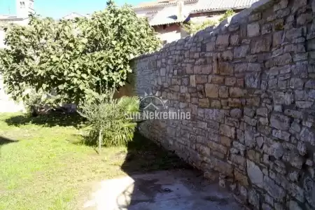 ZMINJ, ISTRIA, TWO HOUSES IN A GREAT LOCATION
