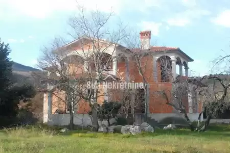 RABAC, ISTRIA, ROH BAU HAUS IN DER NÄHE VON RABAC IN DER NÄHE DES MEERES