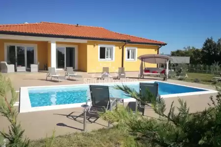 Labin, Istria, bella casa al piano terra con piscina e cucina estiva