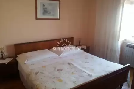 MOŠĆENICE, CASA NEL CENTRO STORICO CON VISTA MARE