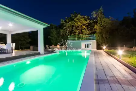 LABIN, ISTRIA, BEAUTIFUL NEW BUILDING WITH SWIMMING POOL IN THE SURROUNDINGS OF THE CITY