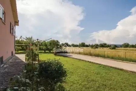 LABIN, ISTRIA, CASA CON PISCINA VICINO ALLA CITTÀ