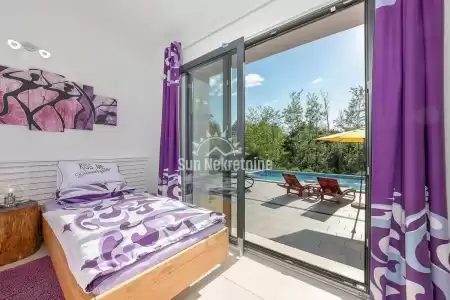 ALBONA, ISTRIA, MODERNA VILLA SOLA CON GIARDINO 10.000 M2