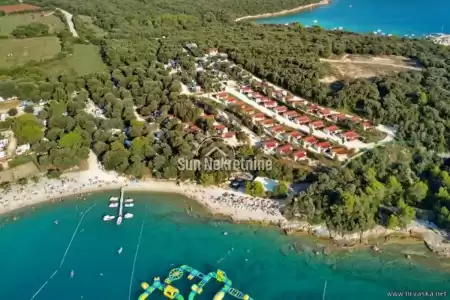 PULA, ISTRIA, GEBÄUDEGRUNDSTÜCK 180 EUR PRO M2, TOURISTISCHE ZWECKE IN DER NÄHE DES MEERES