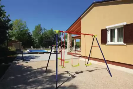 LABIN, ISTRIA, BELLA CASA FAMIGLIARE CON PISCINA