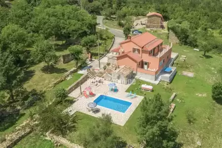 KRŠAN, ISTRIEN, HAUS MIT POOL UND PANORAMABLICK AUF UČKA