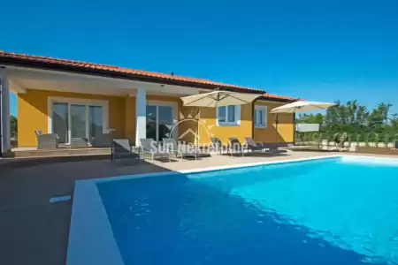 Labin, Istrien, schönes Haus im Erdgeschoss mit Pool und Sommerküche
