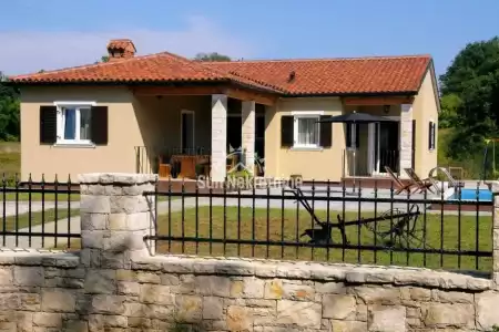 LABIN, ISTRIA, BELLA CASA FAMIGLIARE CON PISCINA