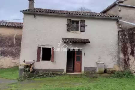 BARBAN, ISTRIA, CASA IN PIETRA IN UN VILLAGGIO TRANQUILLO