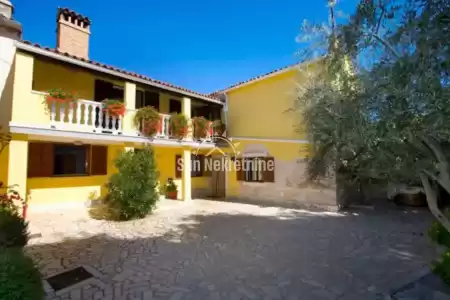 CENTRAL ISTRIA, TRADITIONAL ISTRIAN STONE HOUSE WITH POOL