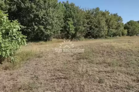 BARBAN, ISTRIA, CASA INDIPENDENTE IN PIETRA D'ISTRIA CON AMPIO GIARDINO