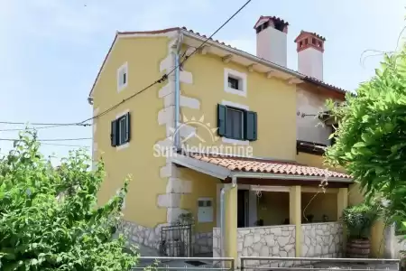 LABIN, ISTRIA, SEMI-DETACHED STONE HOUSE IN THE SURROUNDINGS