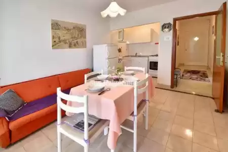 BRSEČ, APARTMANSKA KUĆA U BLIZINI MORA