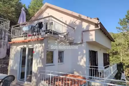 BRSEČ, DETACHED HOUSE NEAR THE BEACH