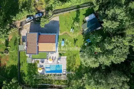 LABIN, ISTRIEN, MODERNE EINZIGE VILLA MIT 10.000 M2 GARTEN