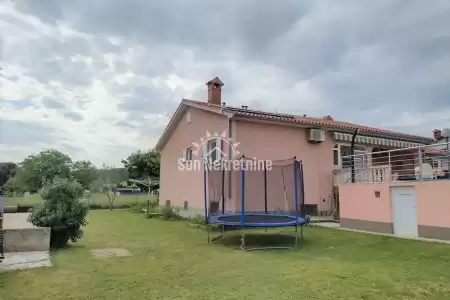 LABIN, ISTRIA, CASA CON PISCINA VICINO ALLA CITTÀ