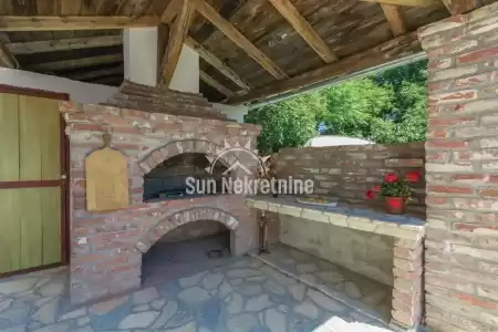 LABIN, ISTRIA, HOUSE WITH POOL NEAR THE CITY IN A QUIET LOCATION