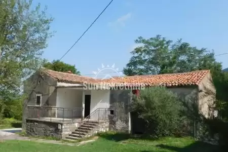 VOZILICI, ISTRIA, STONE HOUSE UNDER UCKA