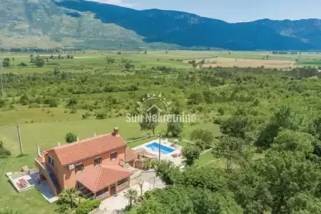 KRŠAN, ISTRIEN, HAUS MIT POOL UND PANORAMABLICK AUF UČKA