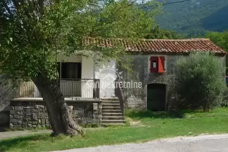 VOZILICI, ISTRIA, STONE HOUSE UNDER UCKA