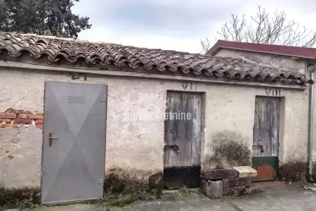 ČEPIĆ, KRŠAN, ISTRIEN, ERDGESCHOSSWOHNUNG MIT ZWEI GARAGE