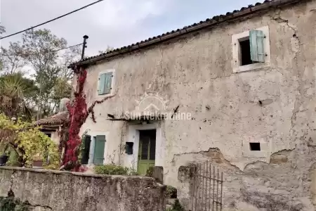 KRSAN, ISTRIA, TWO STONE HOUSES IN THE SURROUNDINGS OF KRSAN