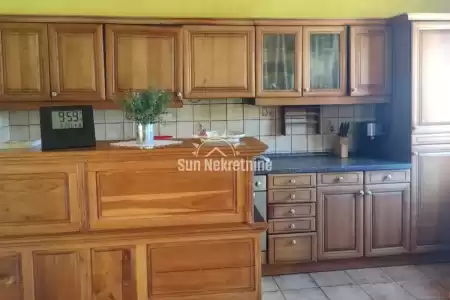 KRŠAN, ISTRIA, CASA CON AMPIO PROPRIETÀ E VISTA PANORAMICA SULLA GROENLANDIA