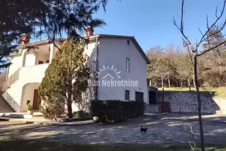 KRŠAN, ISTRIA, CASA CON AMPIO PROPRIETÀ E VISTA PANORAMICA SULLA GROENLANDIA