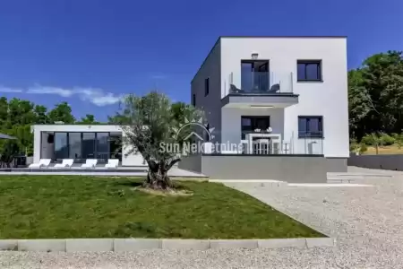 KRŠAN, ISTRIA, MODERN NEW BUILDING WITH A LARGE YARD