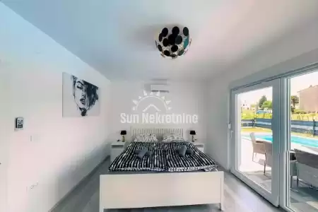 KRŠAN, ISTRIEN, SCHÖNES MODERNES HAUS MIT SCHWIMMBAD