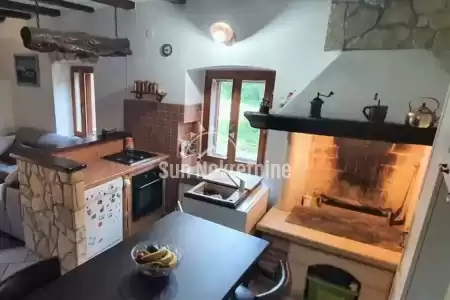 KRŠAN, ISTRIA, CASA IN PIETRA D'ISTRIA IN FASE DI AGGIORNAMENTO