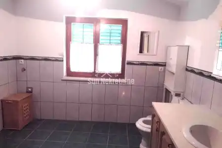 LABIN, ISTRA, DVOJNA KAMENA KUĆA S U BLIZINI MORA, PRILIKA !
