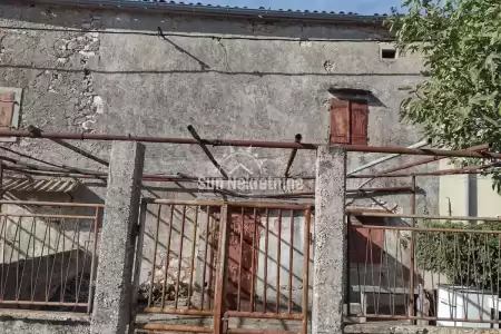 LABIN, ISTRIA, STONE HOUSE NEAR THE TOWN