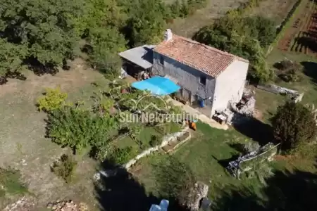 LABIN, ISTRIA, CASA IN PIETRA DA RICOSTRUIRE NEI DINTORNI CON UNA PROPRIETA' DI 20.000 M2