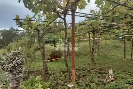 LABIN, ISTRA, KAMENA KUĆA ZA OBNOVU U OKOLICI SA IMANJEM OD 20,000 M2