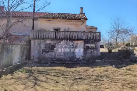 LABIN, ISTRIA, CASA IN PIETRA DA RISTRUTTURARE VICINO ALLA CITTÀ