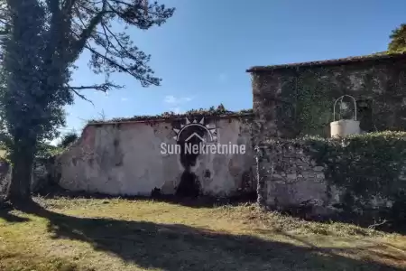 LABIN, ISTRIA, STONE HOUSE IN A ROW FOR RENOVATION