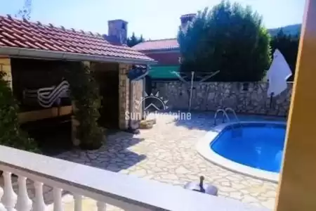 LABIN, ISTRIA, CASA CON PISCINA IN OTTIMA POSIZIONE