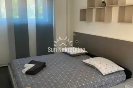 LABIN, ISTRIA, CASA CON PISCINA IN POSIZIONE TRANQUILLA