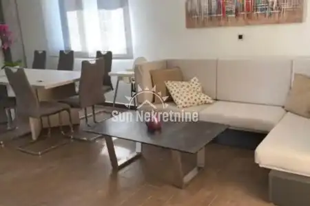 LABIN, ISTRIA, CASA CON PISCINA IN POSIZIONE TRANQUILLA