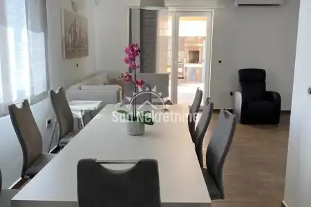 LABIN, ISTRIA, CASA CON PISCINA IN POSIZIONE TRANQUILLA
