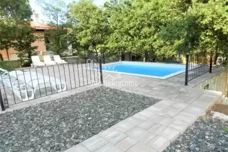 LABIN, ISTRIA, CASA CON PISCINA VICINO ALLA CITTÀ