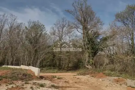 LABIN, ISTRIA, HOUSE UNDER CONSTRUCTION IN A QUIET LOCATION