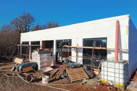 LABIN, ISTRA, KUĆA U IZGRADNJI NA MIRNOJ LOKACIJI