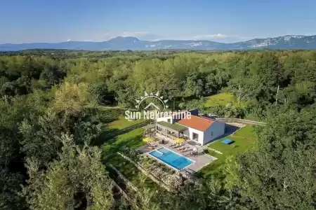 LABIN, ISTRIEN, MODERNE EINZIGE VILLA MIT 10.000 M2 GARTEN