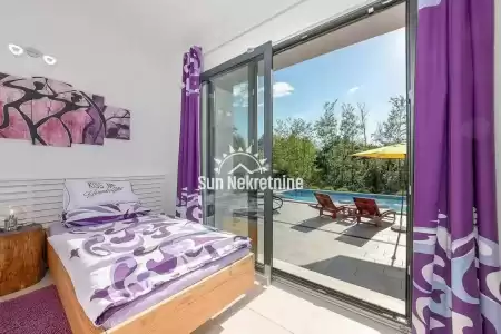 ALBONA, ISTRIA, MODERNA VILLA SOLA CON GIARDINO 10.000 M2