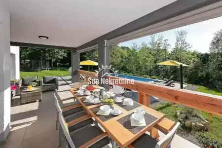 LABIN, ISTRIEN, MODERNE EINZIGE VILLA MIT 10.000 M2 GARTEN